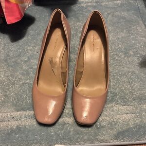 Bandolino Nude Patent Block Pump Size 8.5